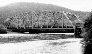 Black and white photo of the bridge