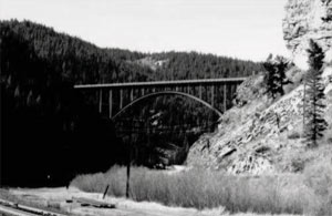 A historic photo of the bridge 