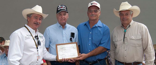 Gayle and Richard Anderson Farm members receiving their award. 