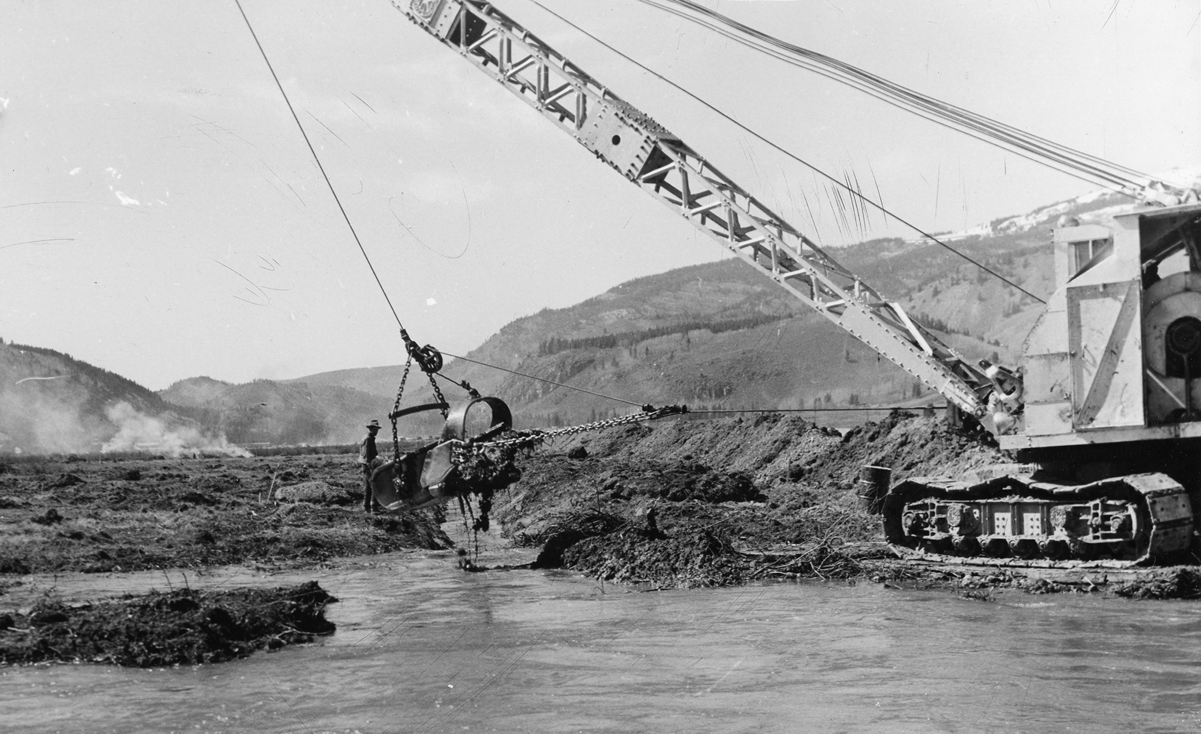 A crane doing construction work at the Eagle River.