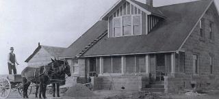 Historic image of the Kinzie-Lippitt farmhouse.