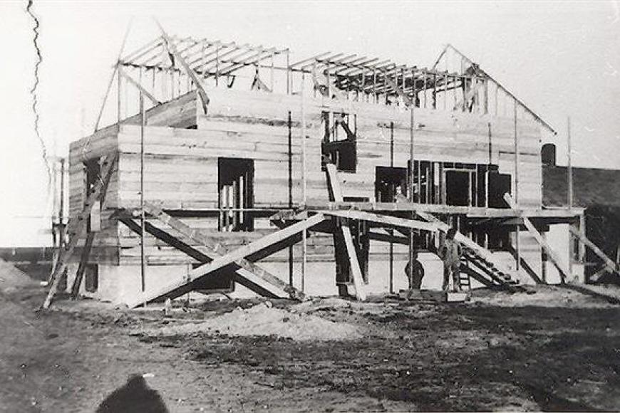 Building the Frank Carnes home in 1918.