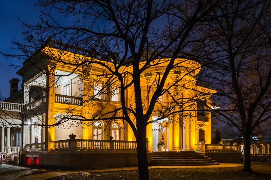 Grant-Humphreys Mansion at night