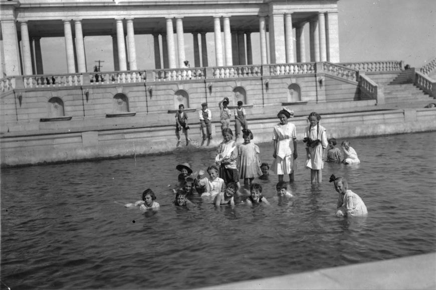 Children play in Cheesman Park, 1910