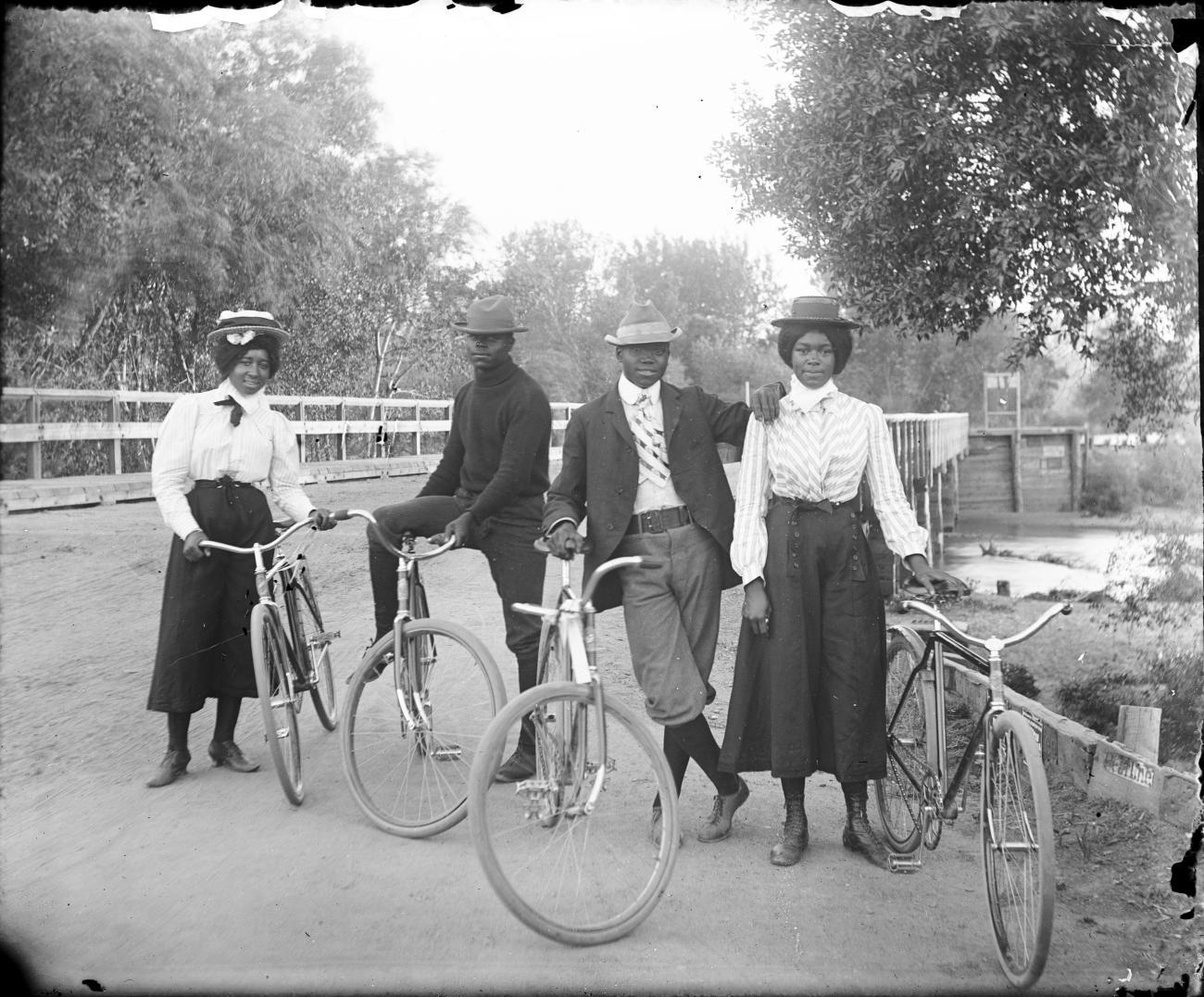 Men and women with bikes on Alameda Avenue Bridge in Denver, 1904-10