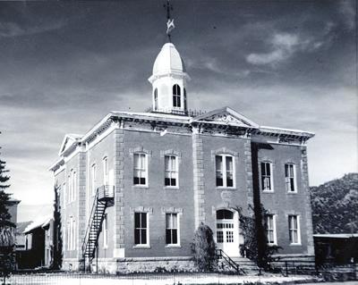 Black and white photo of an Italianate Courthouse (5CF.140).