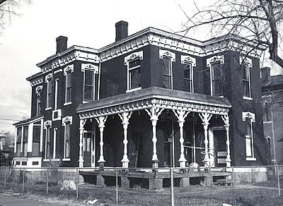 Black and white photo of an Italianate style structure.